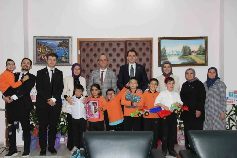 Hisarcık Kaymakamı Atam, özel öğrencileri makamında ağırladı
