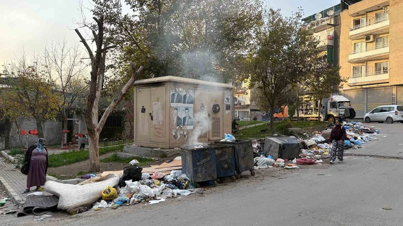 Buca’da park manzaralı çöp dağları
