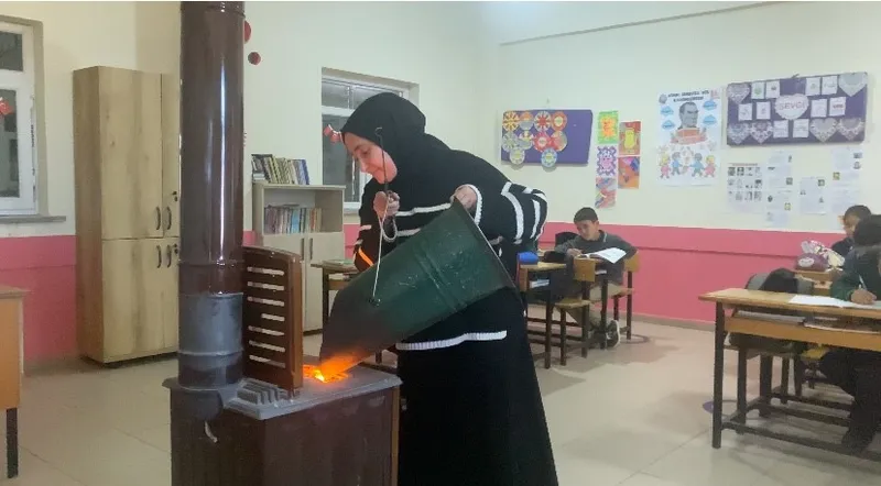 Kırsalın iki kadın öğretmeni zorluklara rağmen eğitimi omuzluyor
