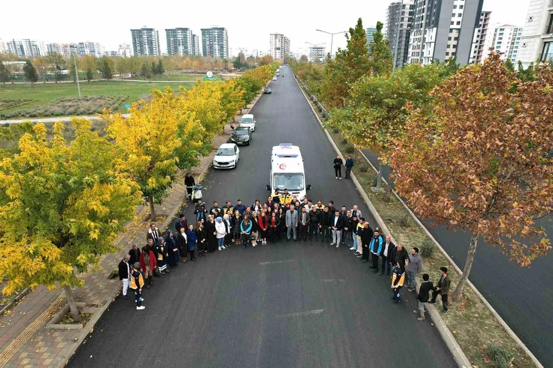 Diyarbakır’da trafikte fermuar sistemi uygulamalı anlatıldı
