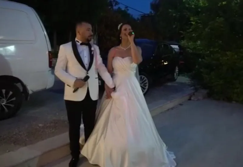 Düğünlerinde söyledikleri şarkı başlarına bela oldu
