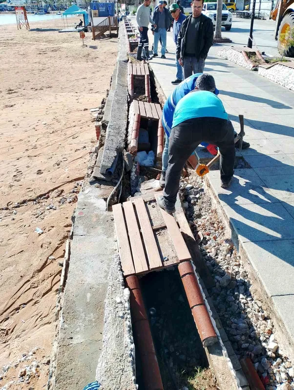 Aydın Büyükşehir Belediyesi’nden hızlı müdahale: Altıkum’da onarım çalışmaları devam ediyor
