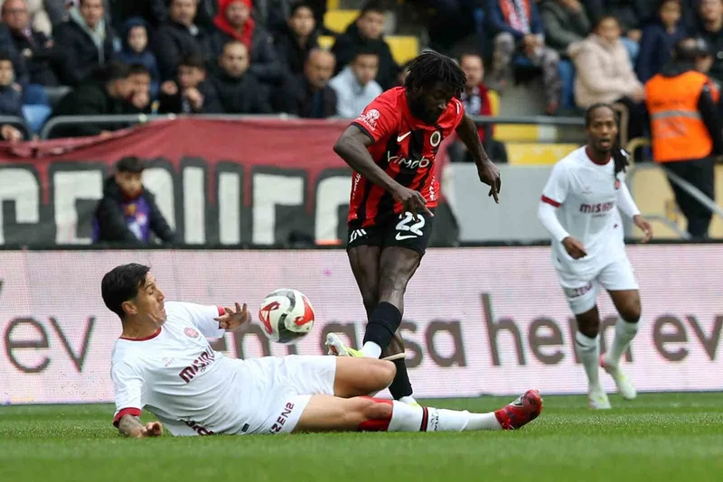 Trendyol Süper Lig: Gençlerbirliği: 1 - Fatih Karagümrük: 0 (İlk yarı)
