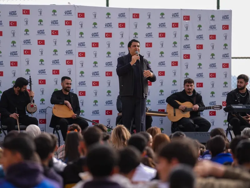 Yılmaz, lise ve üniversite öğrencileri ile buluştu
