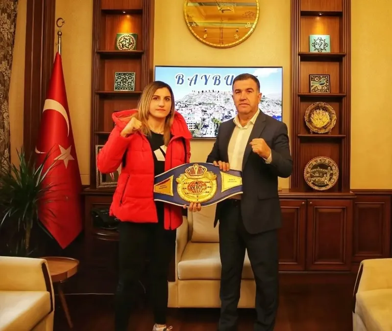 Vali Eldivan’dan dünya şampiyonu Turhan’a tebrik
