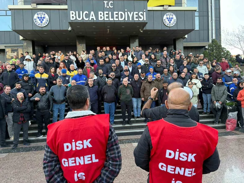 Buca Belediyesinde işçiler yeniden iş bıraktı, çöpler birikmeye başladı
