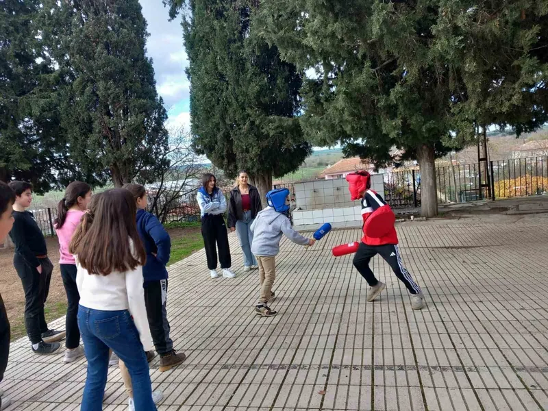 Babaeski’de üniversite öğrencilerinden köy okulunda anlamlı faaliyet
