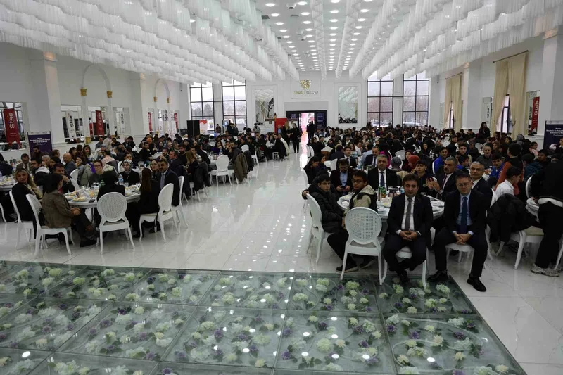 Sivas’ta öğrenciler, meslek sektörleri temsilcileri ile buluştu
