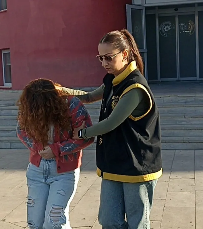 Silahlı yağma suçundan 16 yıl hapis cezasıyla aranan kadın yakalandı

