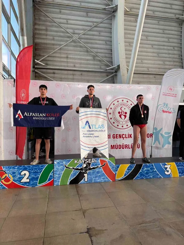 Okullar Arası Yüzme Gençler İl Birinciliği tamamlandı
