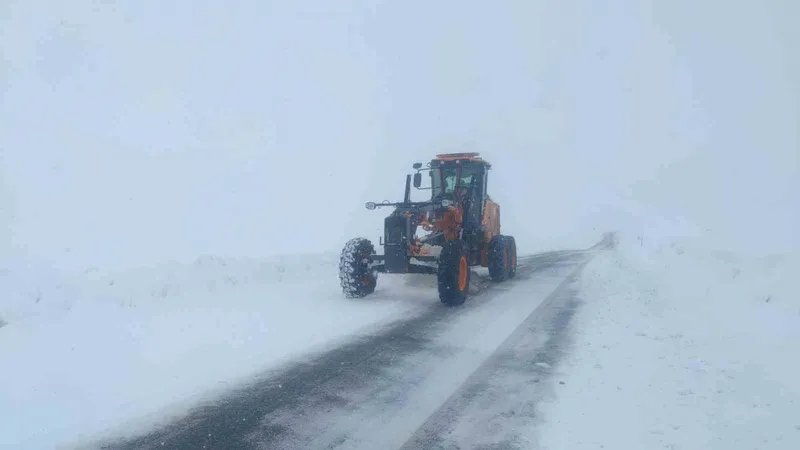 Van’da 28 yerleşim yerinin yolu ulaşıma kapandı
