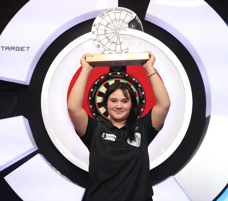 İngiltere’de fırtına gibi esen Denizlili Zehra dünya şampiyonu oldu
