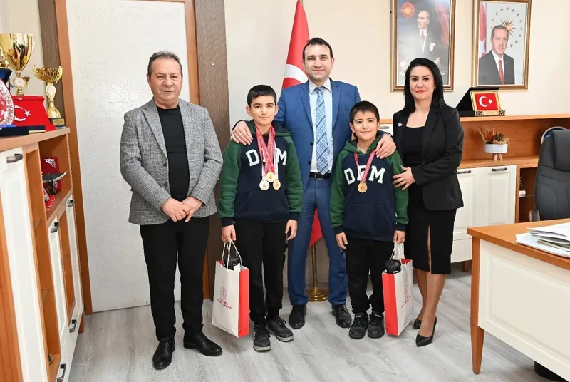 Paralimpik Yüzme Yarışı’nda il birincisi oldular
