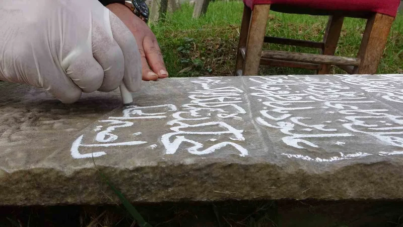 Trabzon’da tarihî mezar taşları karekodla dijital kayıt altına alınıyor
