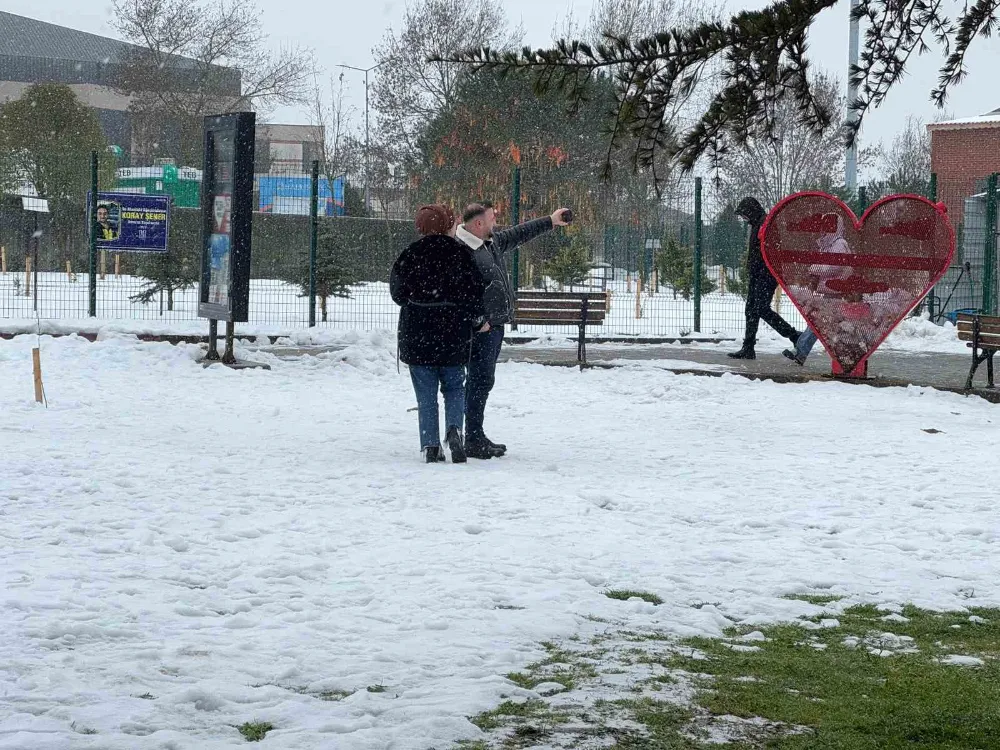 Kocaeli’de aralıklarla kar yağışı etkili oldu