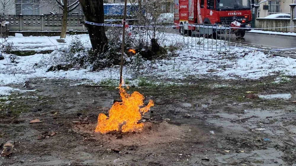 Kocaeli’deki metan gazı kar yağışına rağmen 4 gündür yanıyor