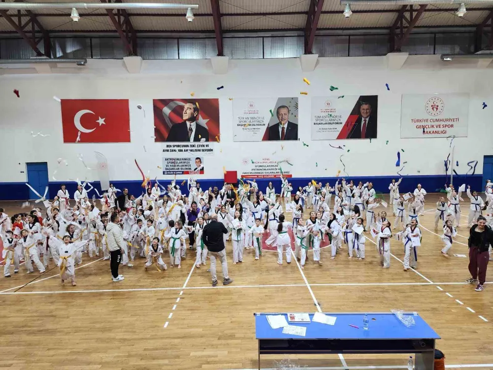 270 tekvando sporcusu kuşak atladı