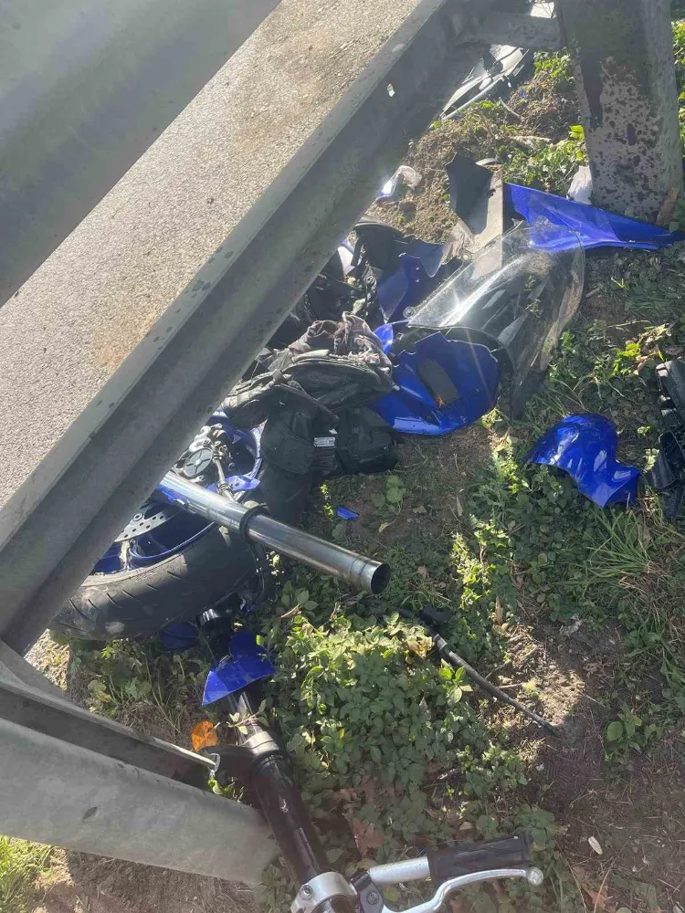 Bariyere çarpan motosikletin sürücüsü ağır yaralandı