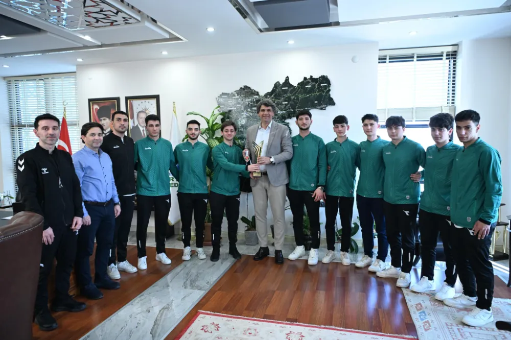KUPAYI BAŞKAN KOCAMAN’A GETİRDİLER