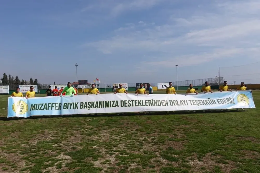 Futbolculardan Başkan Bıyık’a teşekkür pankartı