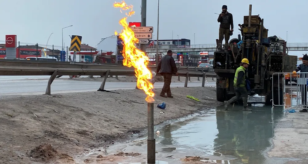 Kartepe’de yer altından yine gaz çıktı, ekipler kontrollü olarak yaktı