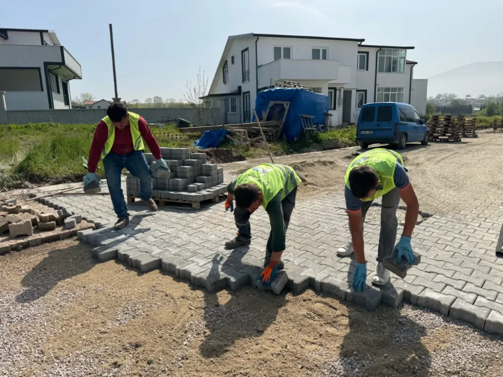 Kartepe Belediyesi’nden Acısu’da Kapsamlı Parke Tamiratı