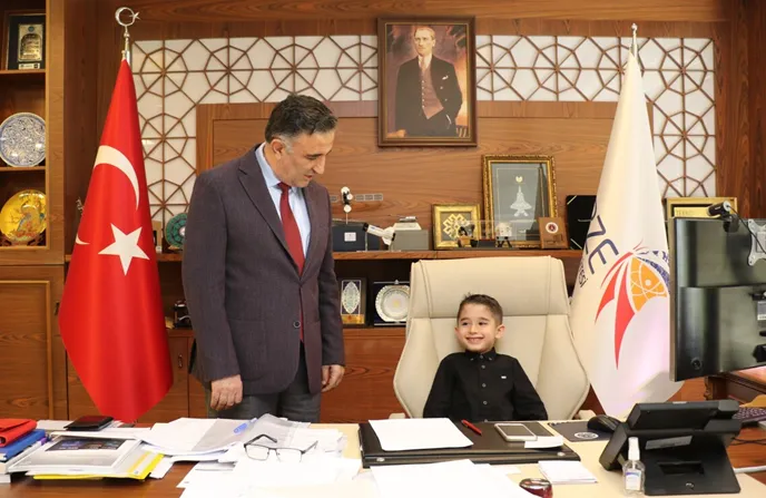GTÜ’de Rektörlük Miniklerin Oldu