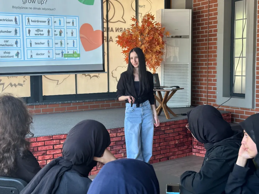 Learn and Speak Cafe’de İngilizce Pratiğine Devam