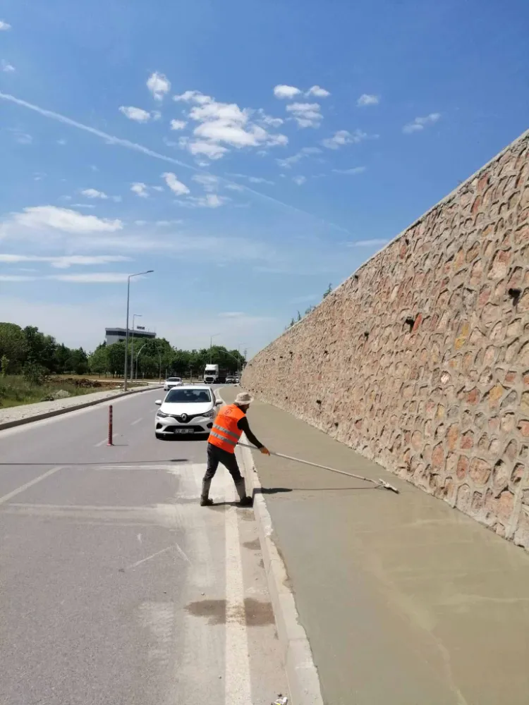 Kartepe İstasyon Mahallesi’nde yaya kaldırımı tamam