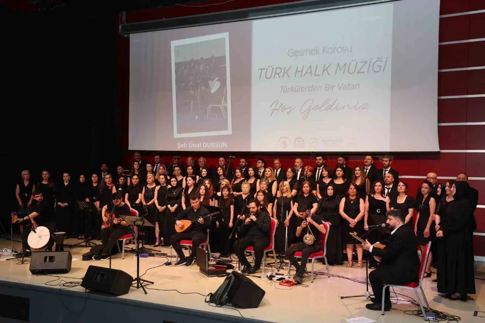 Türk halk müziği korosu dinleyenleri kültürel yolculuğa çıkardı