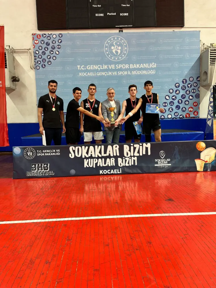Çayırova’nın genç basketbolcuları il şampiyonu oldu