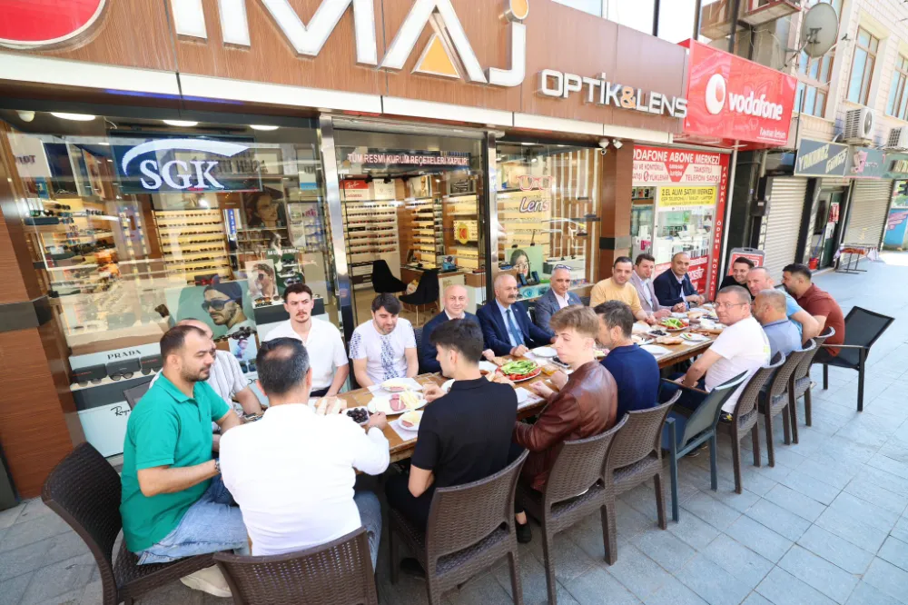 Başkan Büyükgöz, Eskiçarşı Esnafıyla Kahvaltıda Buluştu
