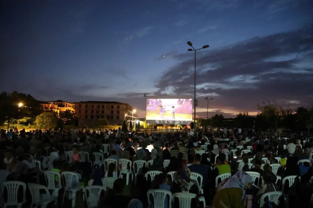 Kartepe’de Açık Hava Sinema Keyfi Başladı