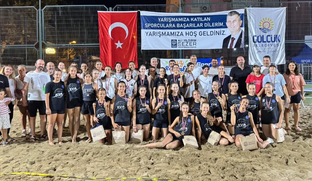 PLAJ VOLEYBOLUNDA MİNİK SPORCULARDAN BÜYÜK MÜCADELE