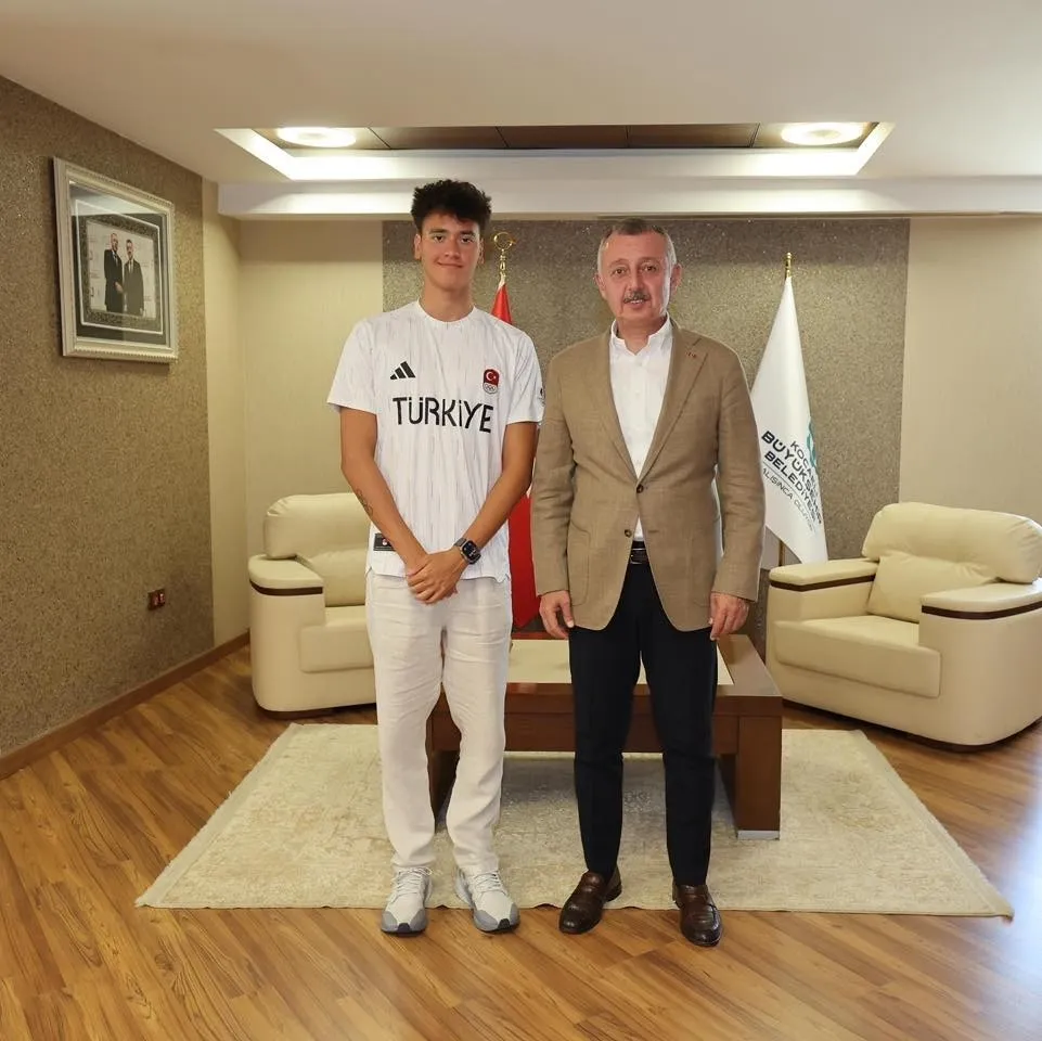 Başkan Büyükakın İzmitli şampiyonu kutladı