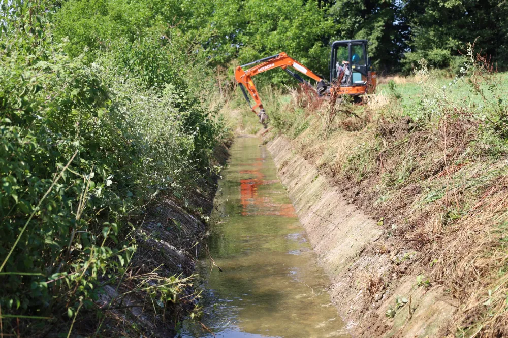 Sulama kanallarında hummalı temizlik