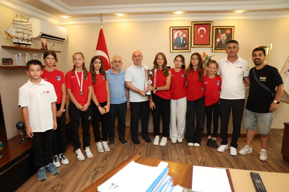 Şampiyon sporcular başarılarını Başkan Bıyık ile paylaştı