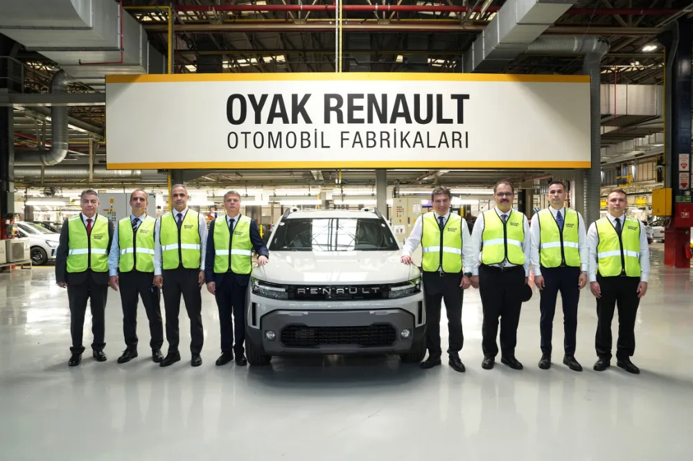  OYAK Genel Müdürü Murat Yalçıntaş, Renault’nun Bursa üssünde üretim hattını inceledi