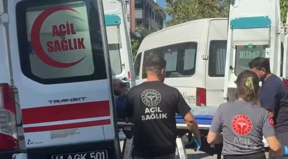 5 katlı apartmanda yangın: 1 kişi dumandan etkilendi